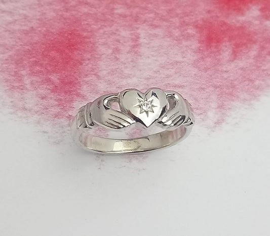 diamond claddagh ring