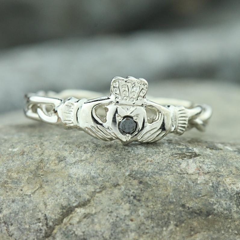 Ladies 14K Claddagh Ring set with Emerald and Diamonds