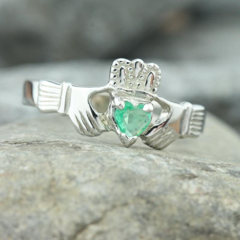 Irish claddagh ring hot sale with emerald