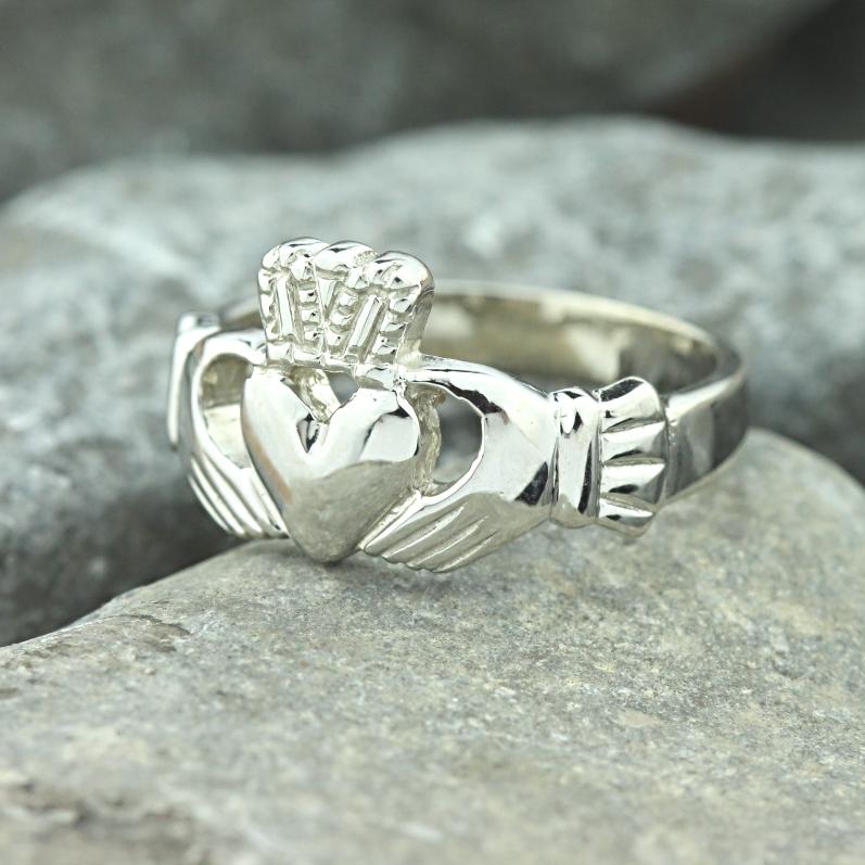 Mens claddagh deals ring