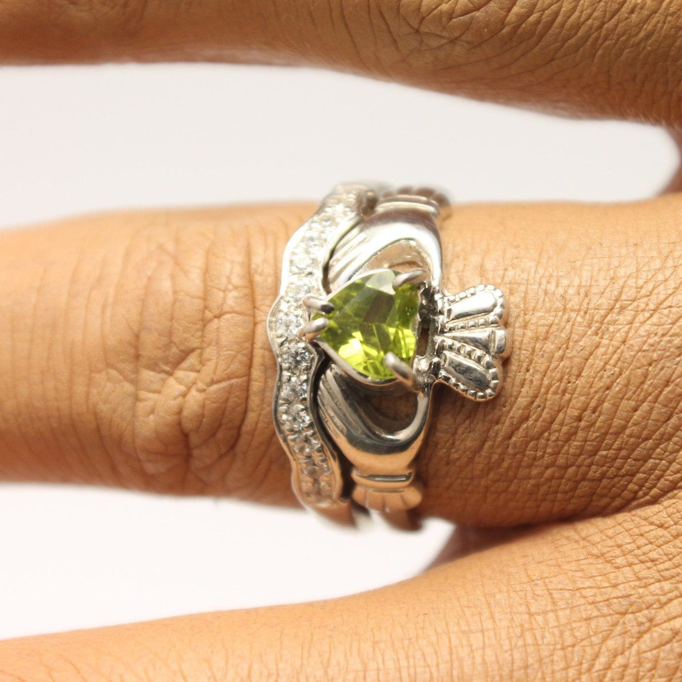 Peridot claddagh deals ring