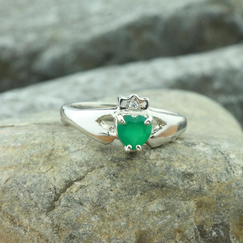 Ladies diamond and green agate gemstone claddagh ring. – Irish